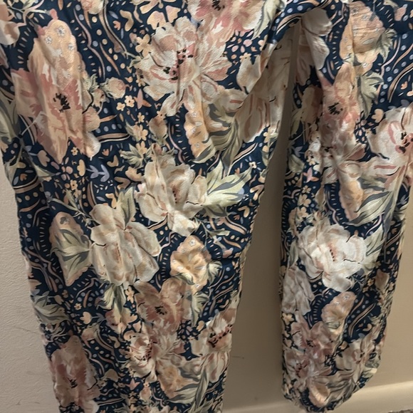 Yumi Kim Navy and Peach Floral jumpsuit - size large - puff sleeve - open back - Picture 7 of 10